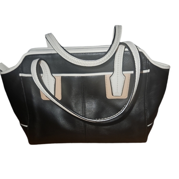 Coach handbag missing crossbody strap. Some peeling on handle. No wear on bottom - Picture 3 of 8